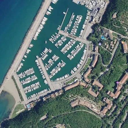 Due Balconi Sul Mare 아파트 푼타알라
